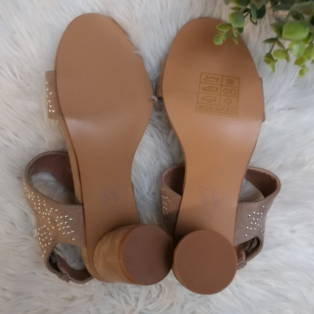 Vanessa Wu Studded Heeled Sandals

Size 40 - Picture 8 of 11